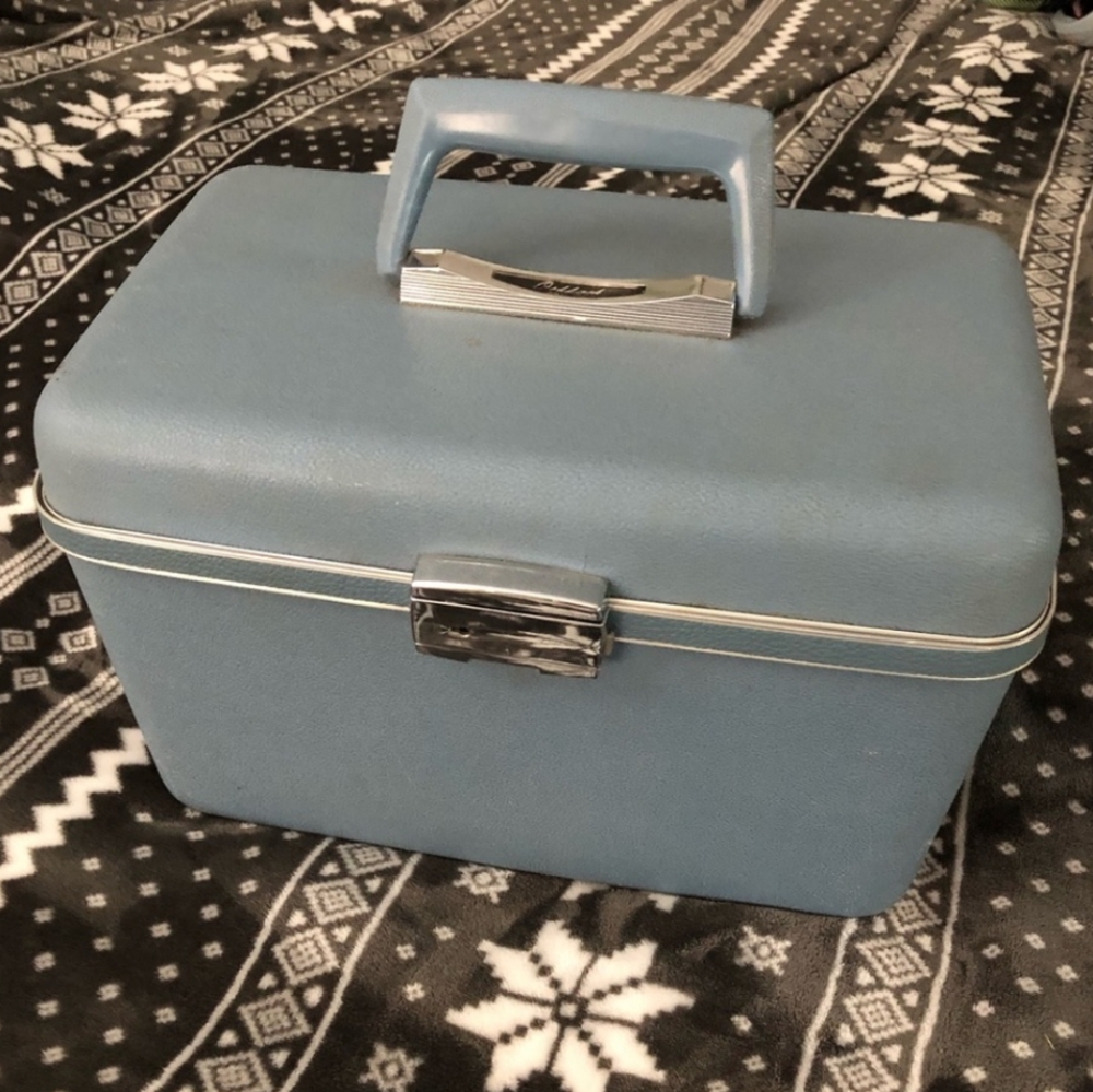 vintage 1960s /1970s circa makeup trail